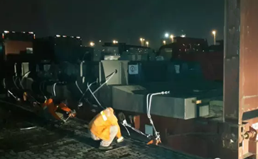 由青島港發(fā)往菲律賓的工程機械