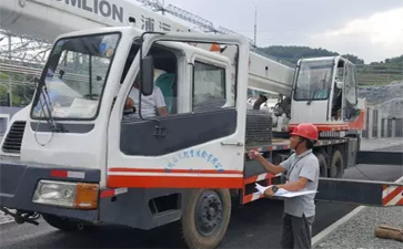 大件運(yùn)輸公司開(kāi)展現(xiàn)場(chǎng)施工車(chē)輛巡回檢查